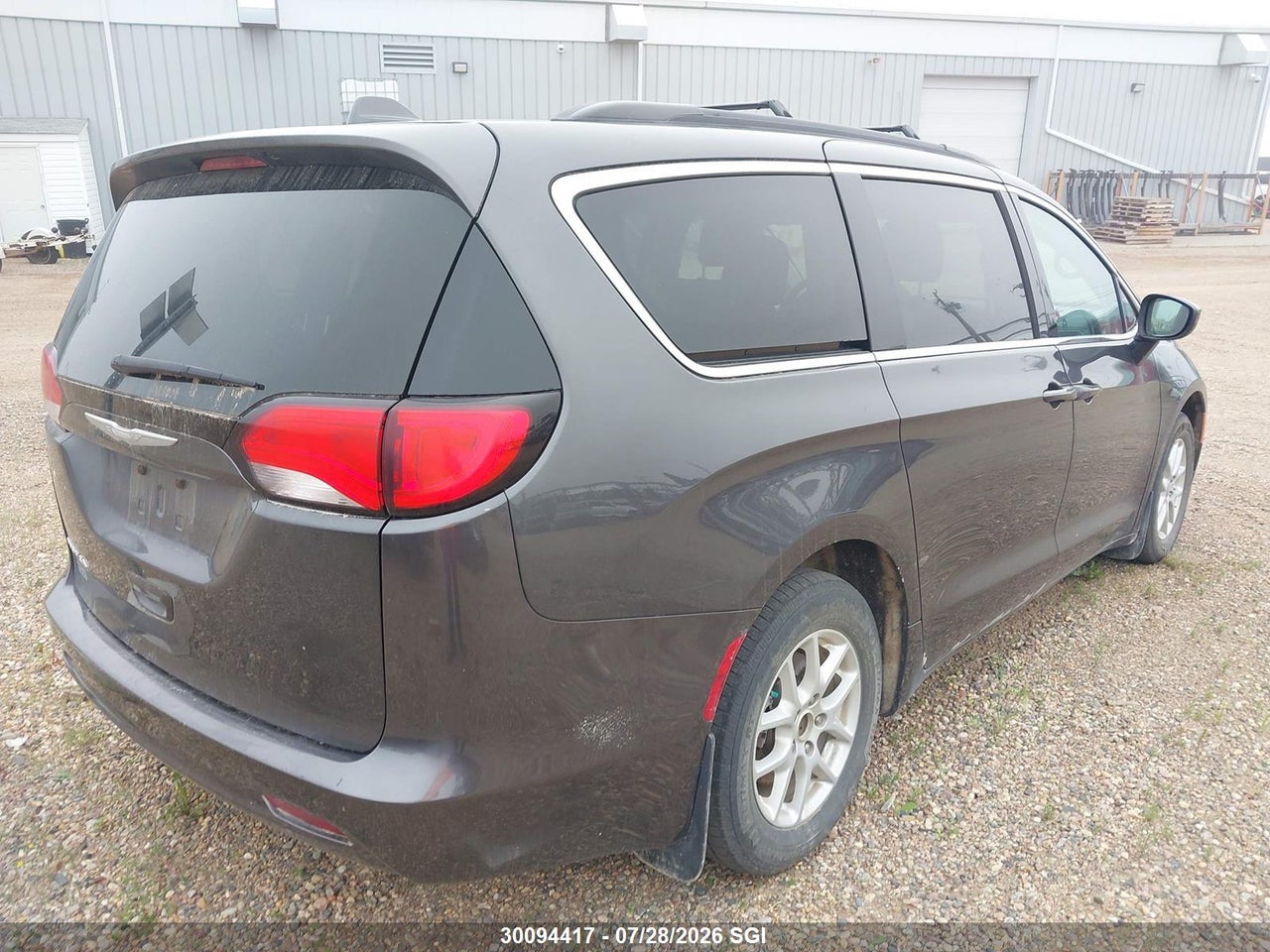 2C4RC1CG1HR683096 · 2017 CHRYSLER PACIFICA LX · 5/16