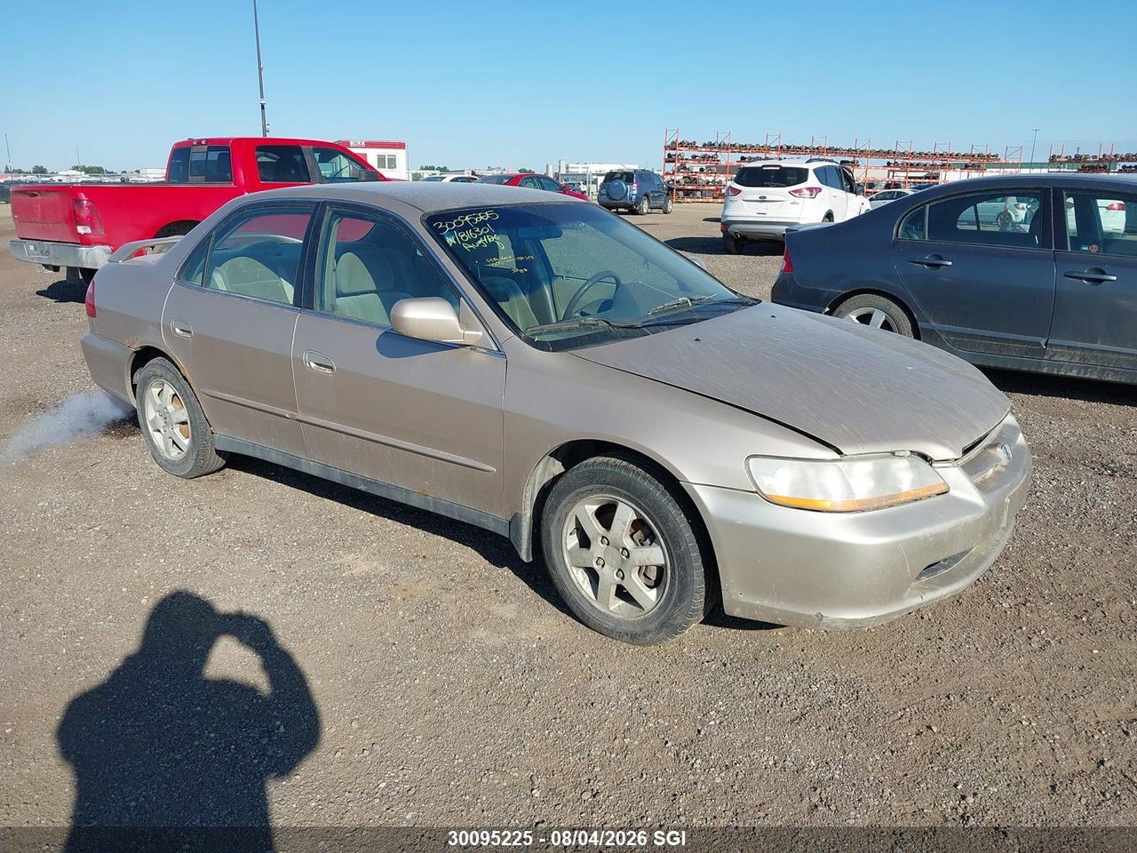 1HGCG5673YA816301 · 2000 HONDA ACCORD SE