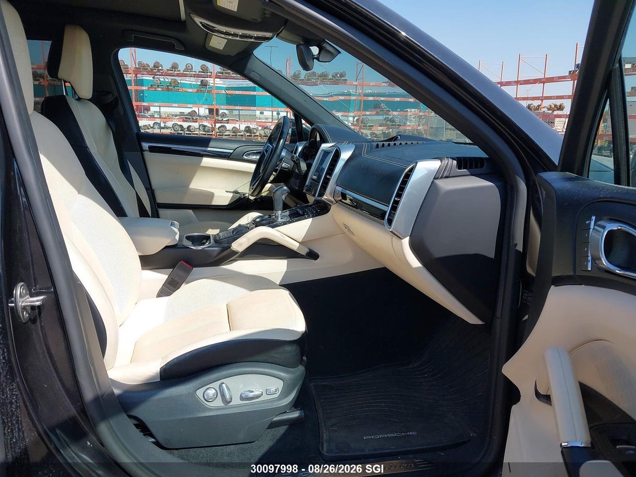 WP1AA2A23HKA82897 · 2017 PORSCHE CAYENNE · 5/18
