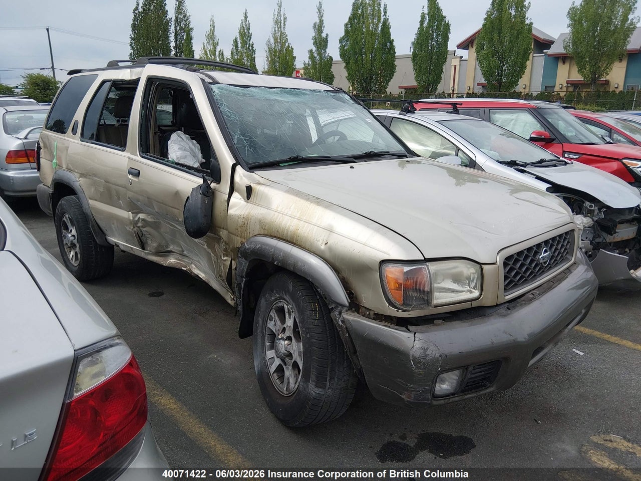 JN8AR07Y9YW404532 · 2000 NISSAN PATHFINDER LE/SE/XE
