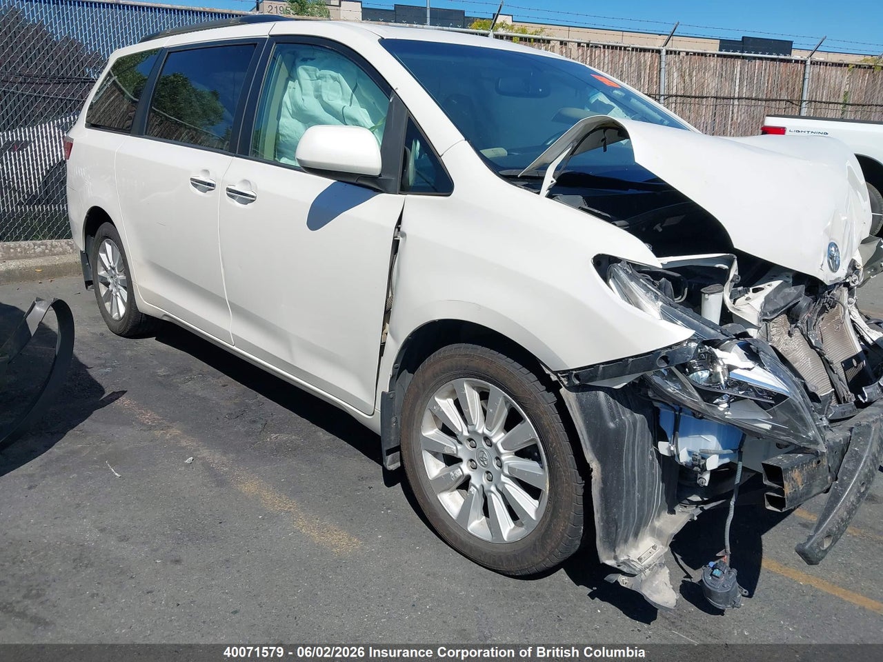 5TDDK3DC1FS107775 · 2015 TOYOTA SIENNA XLE/LIMITED