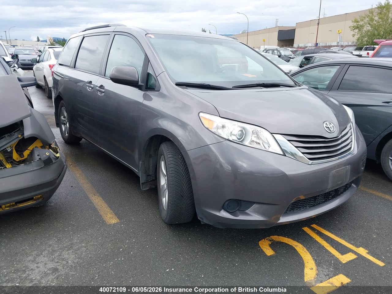 5TDKZ3DC1HS785173 · 2017 TOYOTA SIENNA LE
