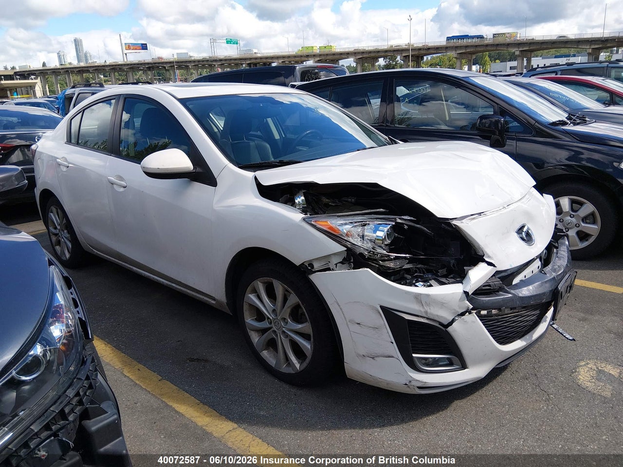 JM1BL1W56B1371105 · 2011 MAZDA 3 S
