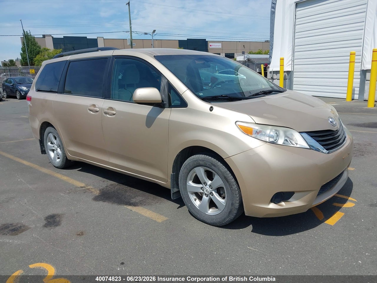 5TDKA3DC7BS003618 · 2011 TOYOTA SIENNA LE 7 PASSENGER