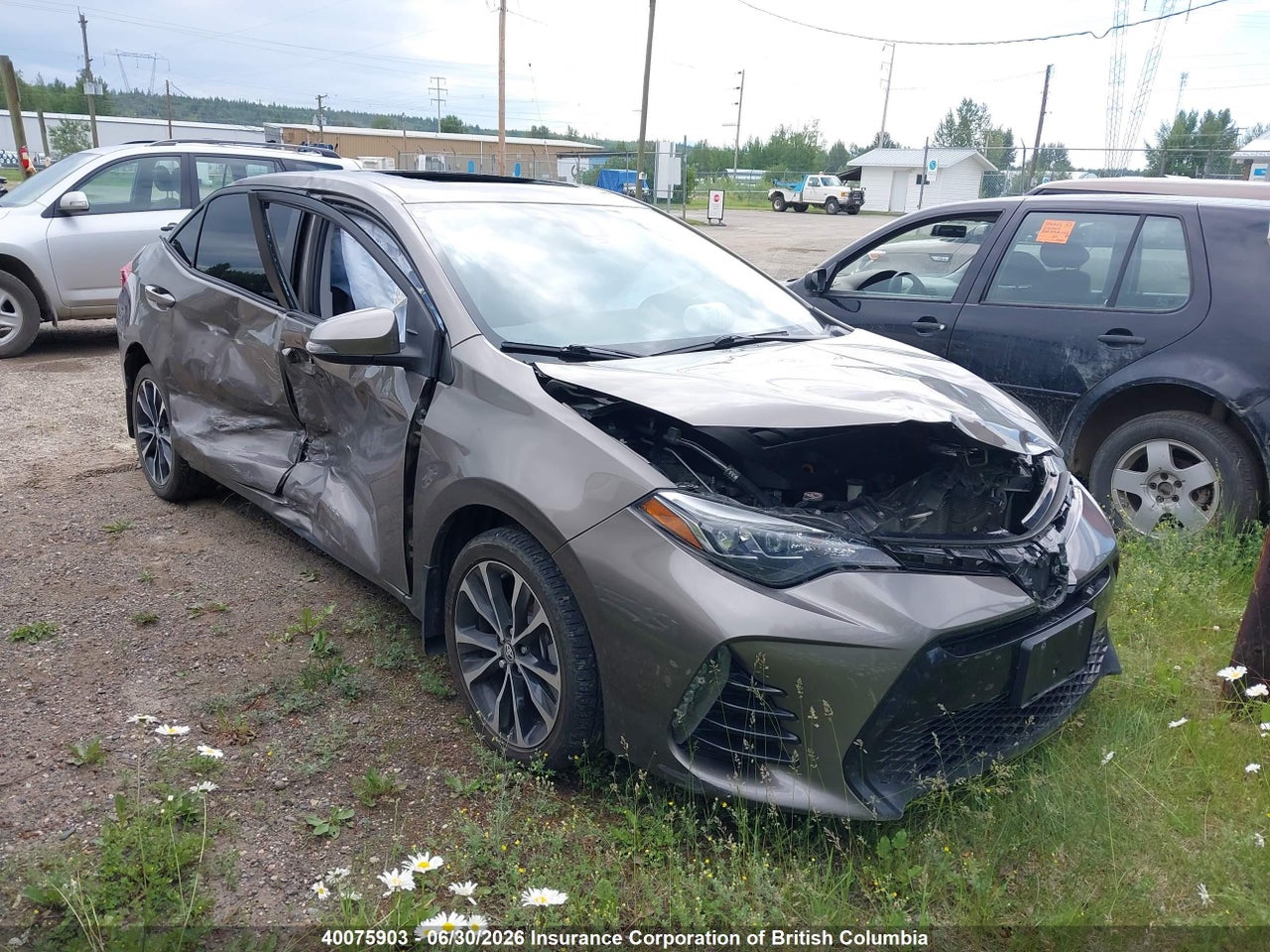 2T1BURHE6HC815323 · 2017 TOYOTA COROLLA SE