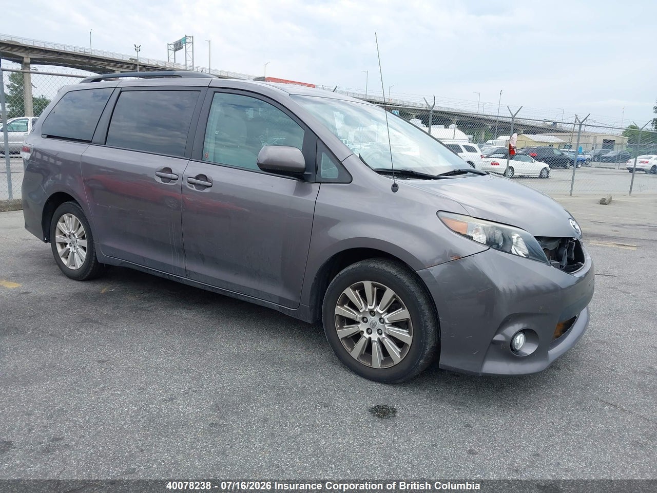 5TDJK3DC7BS028396 · 2011 TOYOTA SIENNA LE 7 PASSENGER