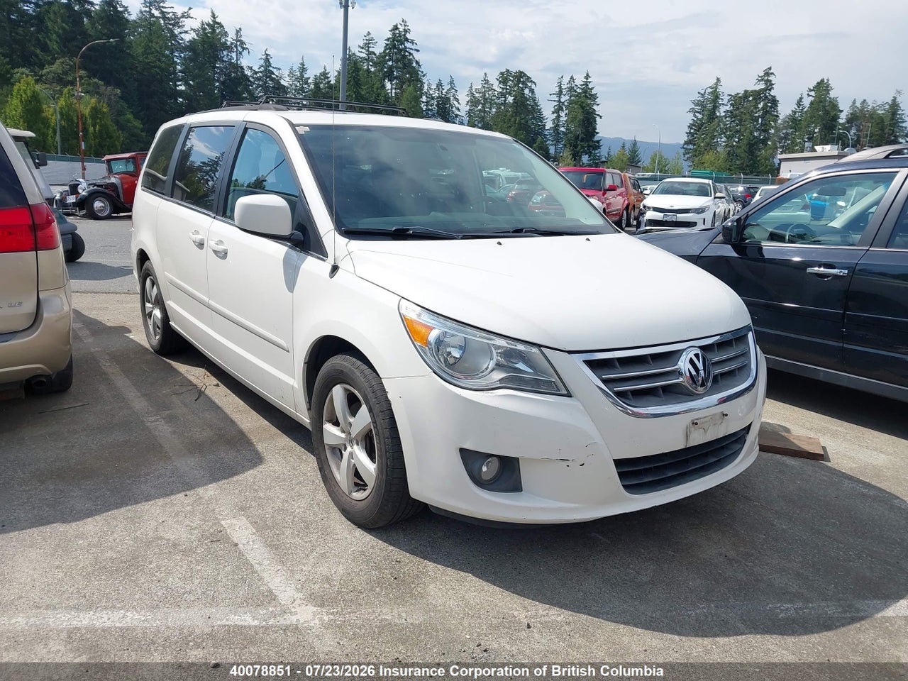 2V4RW5DG5BR696296 · 2011 VOLKSWAGEN ROUTAN SEL