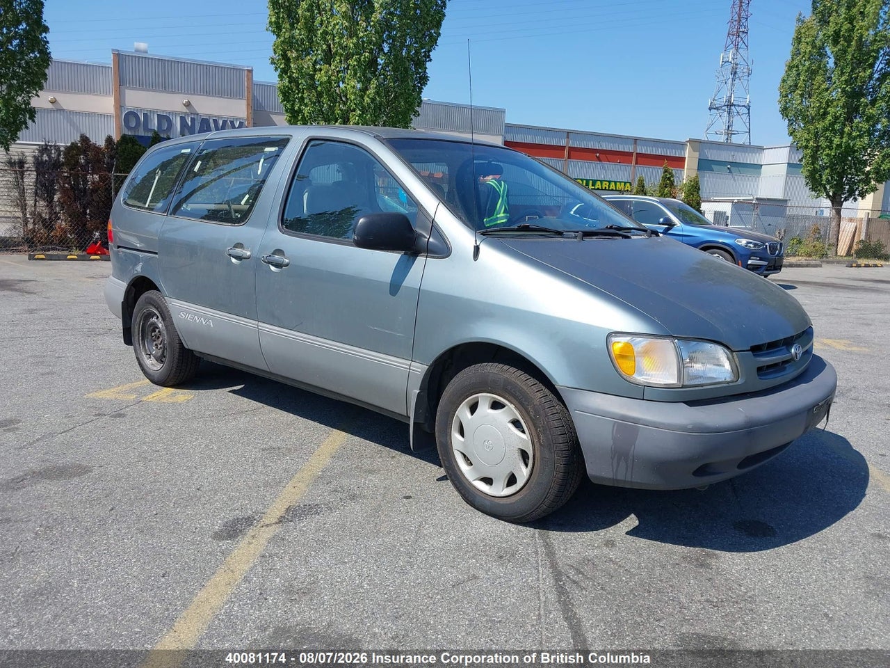 4T3ZF19C0XU137258 · 1999 TOYOTA SIENNA CE