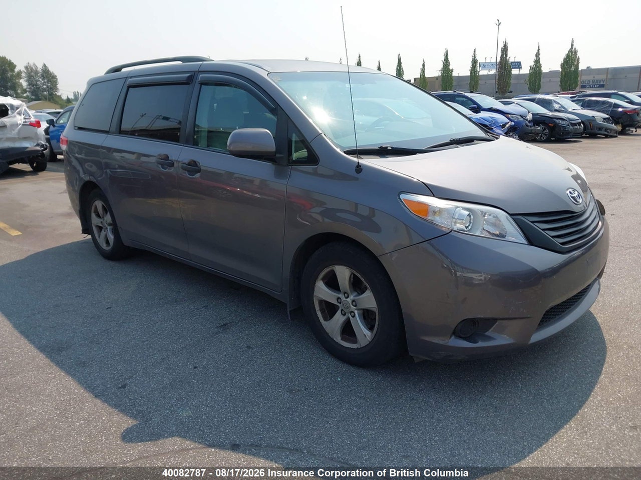 5TDZK3DC1BS111020 · 2011 TOYOTA SIENNA