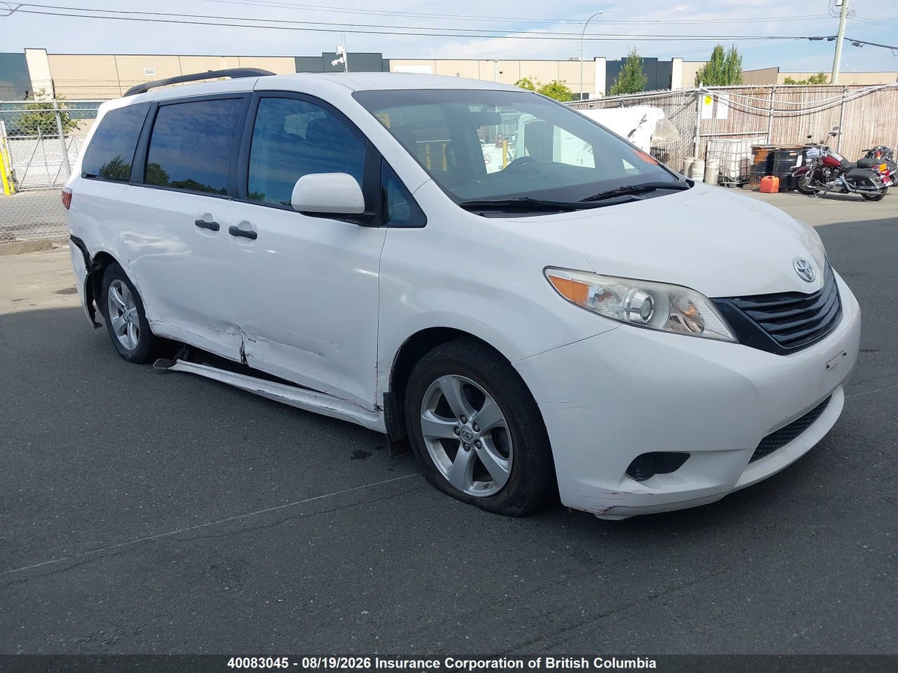 5TDZZ3DC4HS787563 · 2017 TOYOTA SIENNA