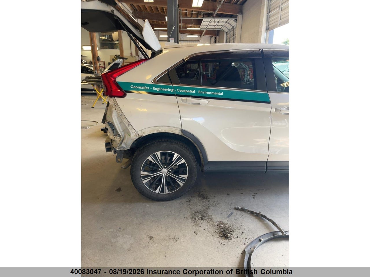 JA4AT3AA4JZ608700 · 2018 MITSUBISHI ECLIPSE CROSS ES · 8/12