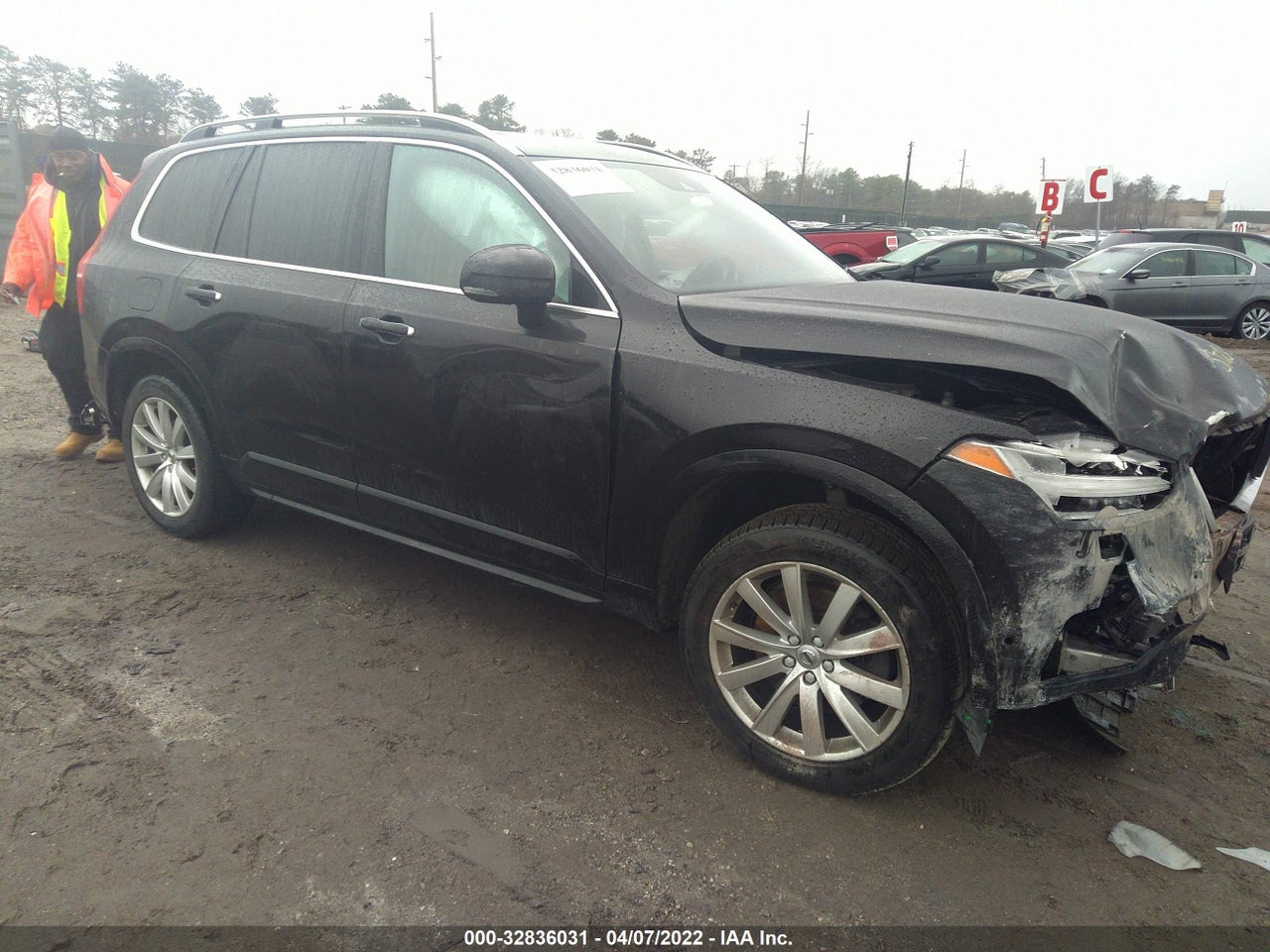 YV4A22PK6H1****** · 2017 VOLVO XC90 T6 MOMENTUM
