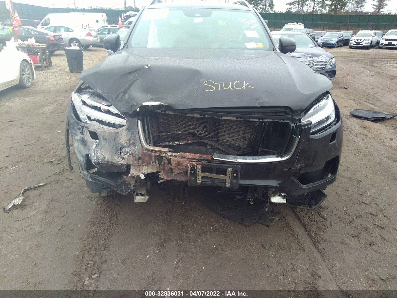 2017 VOLVO XC90 T6 MOMENTUM · 6/10