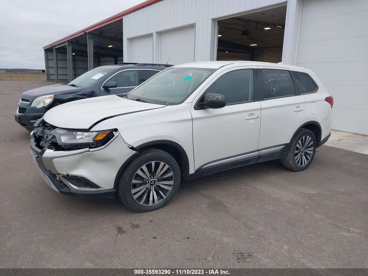 2019 MITSUBISHI OUTLANDER ES · 2/11
