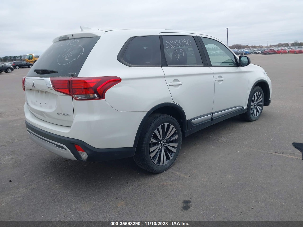 2019 MITSUBISHI OUTLANDER ES · 4/11