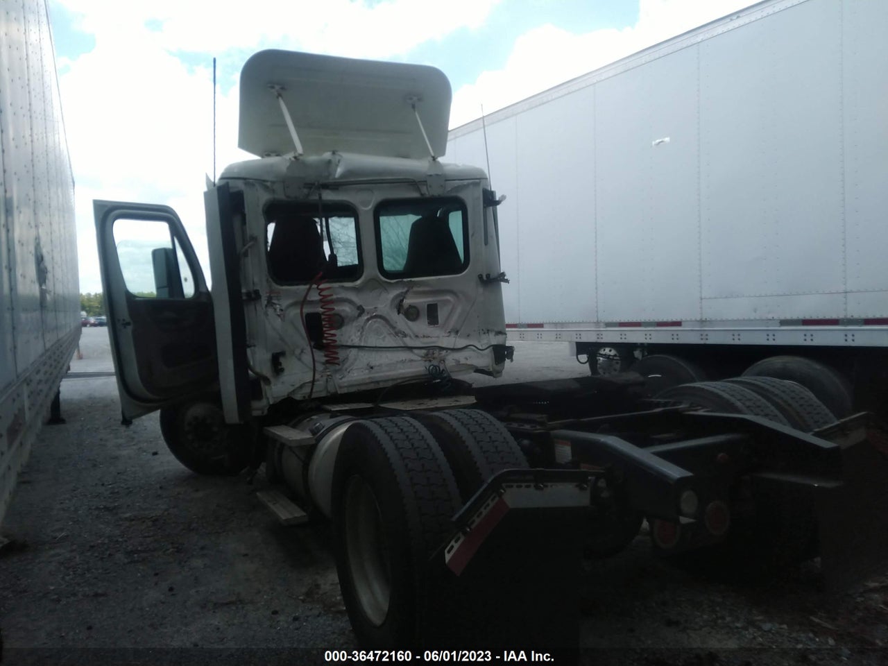 2014 FREIGHTLINER CASCADIA 113 · 3/11