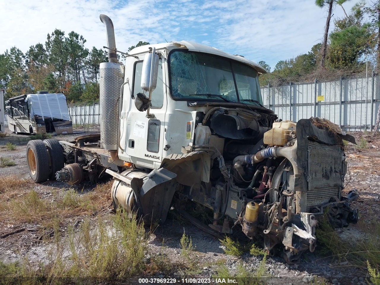 1M1AW07Y5AM****** · 2010 MACK 600 CXU600