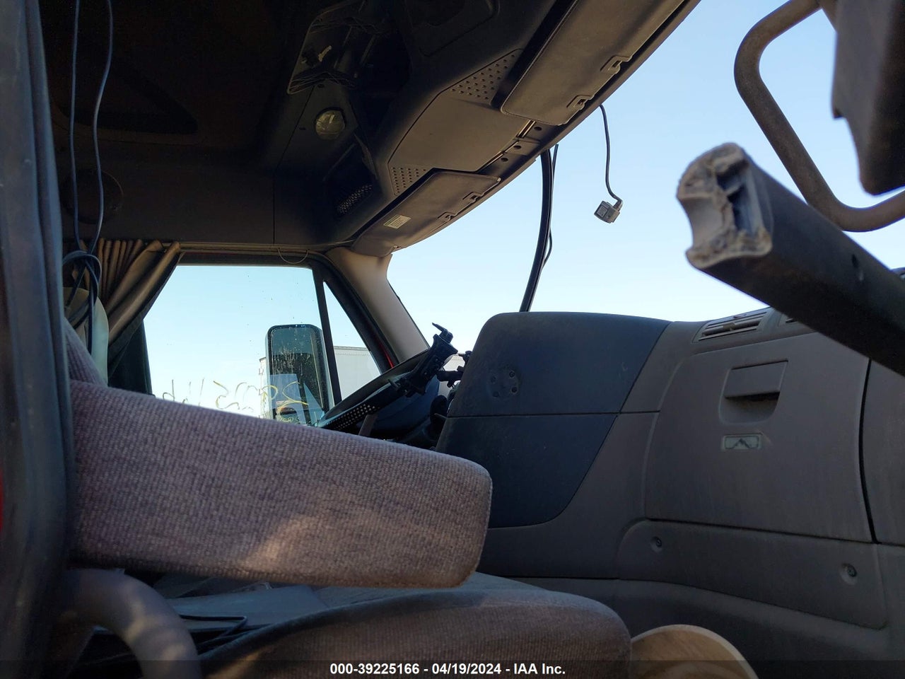 2016 FREIGHTLINER CASCADIA 125 · 5/11