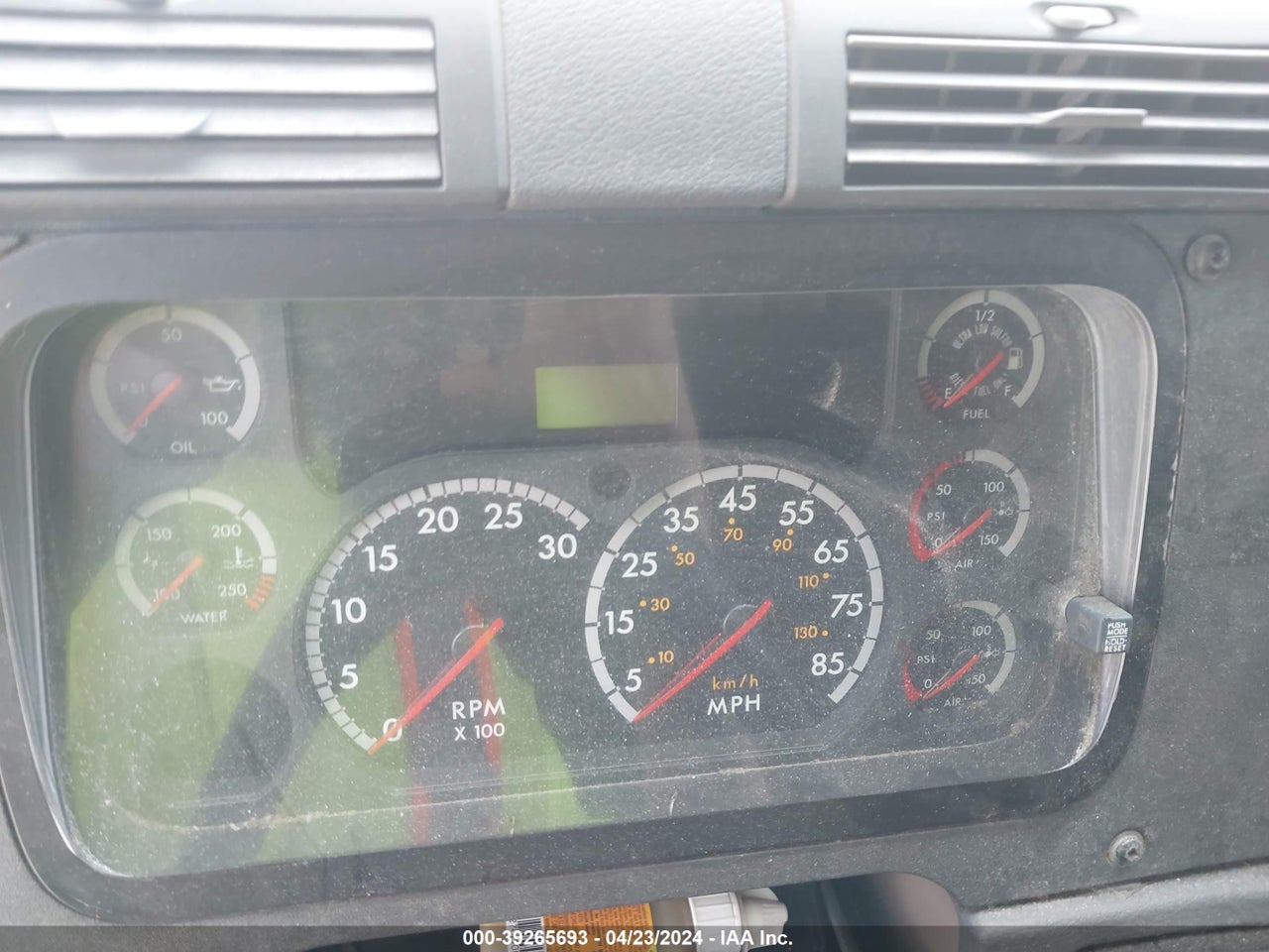 2010 FREIGHTLINER CASCADIA 125 · 6/11