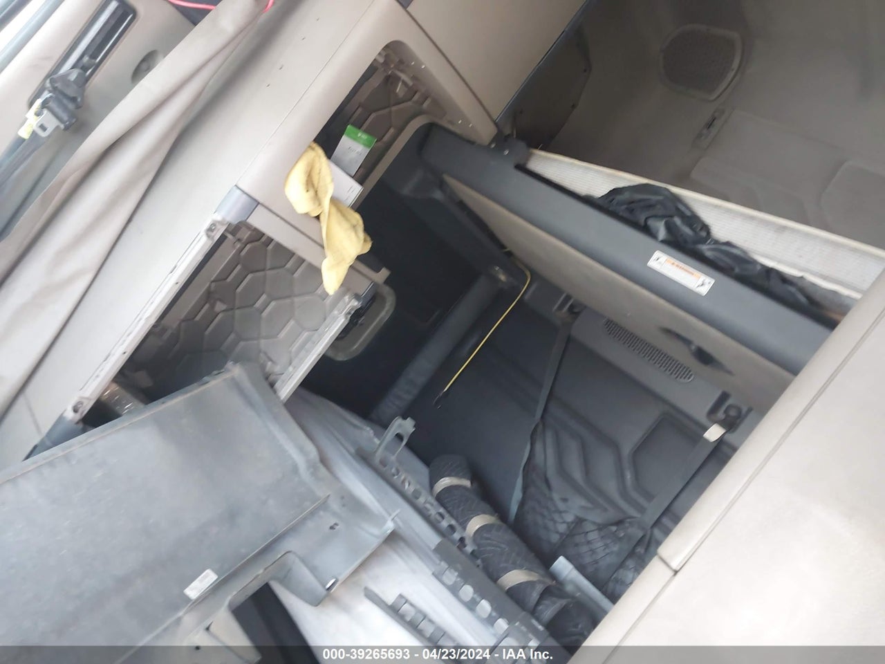 2010 FREIGHTLINER CASCADIA 125 · 5/11