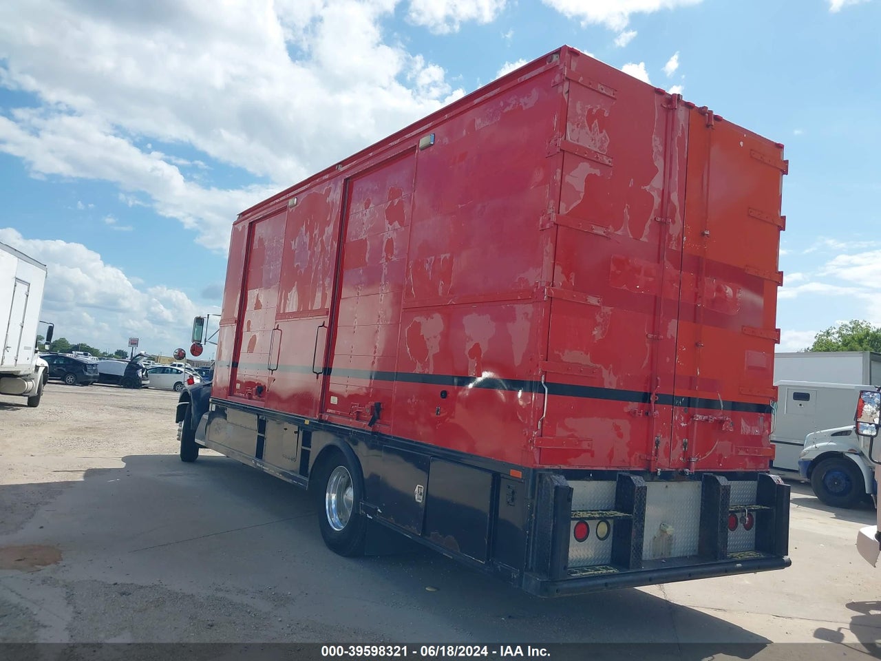 2004 PETERBILT 330 · 3/4