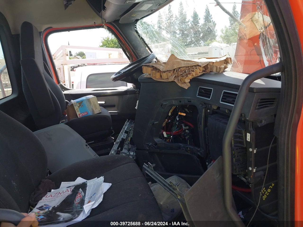 2020 FREIGHTLINER NEW CASCADIA 126 · 5/10