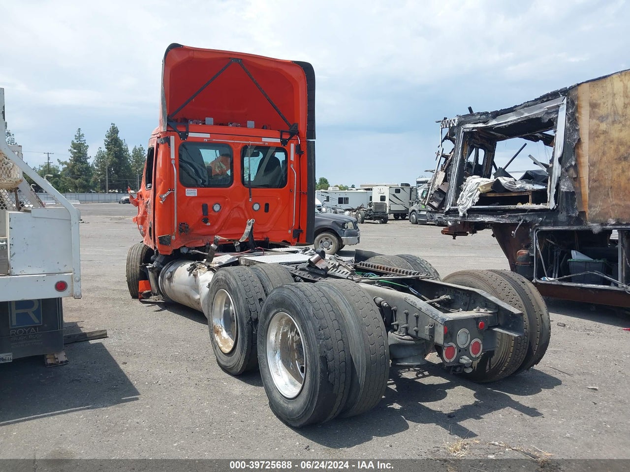 2020 FREIGHTLINER NEW CASCADIA 126 · 3/10