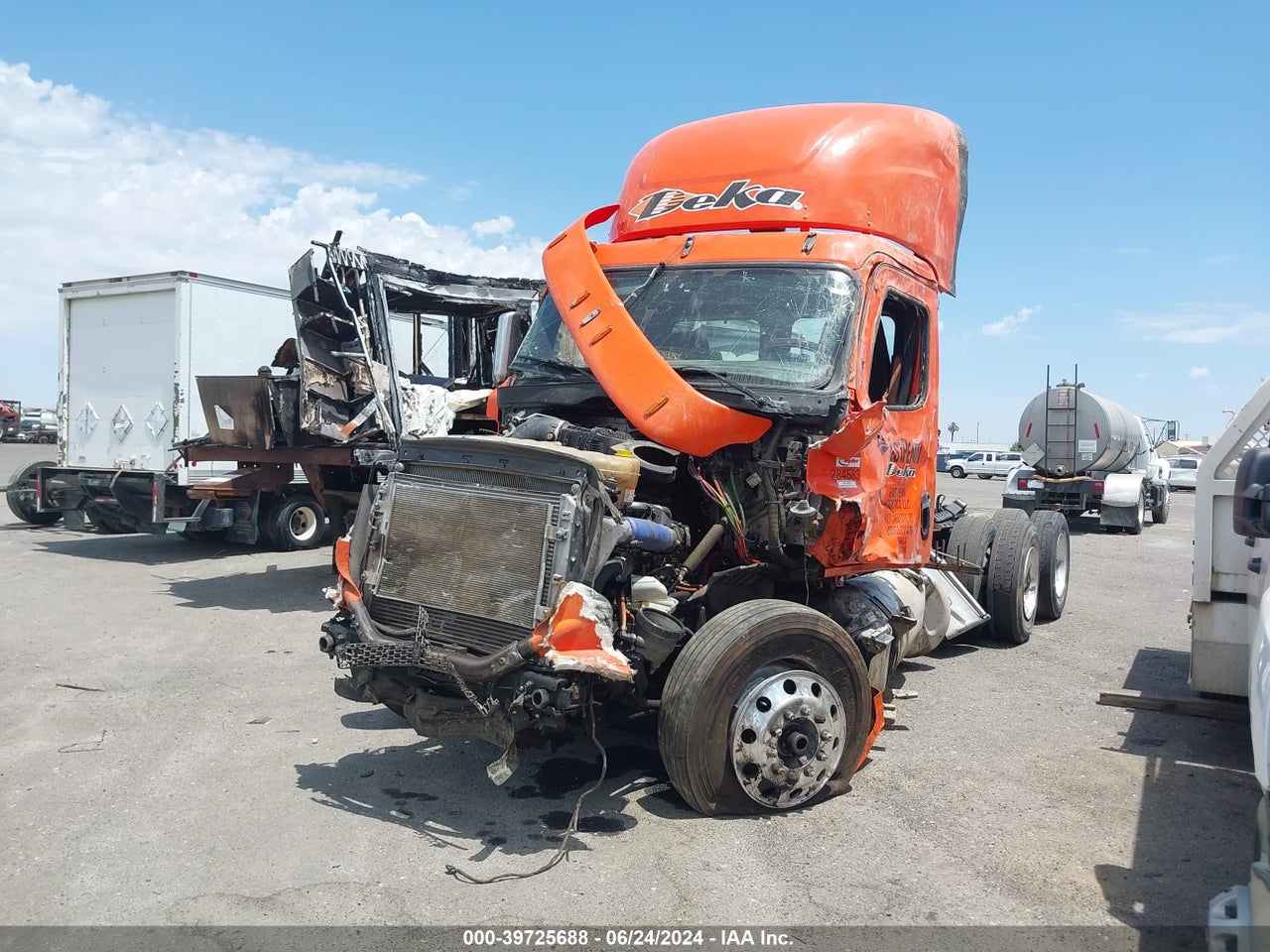 2020 FREIGHTLINER NEW CASCADIA 126 · 2/10