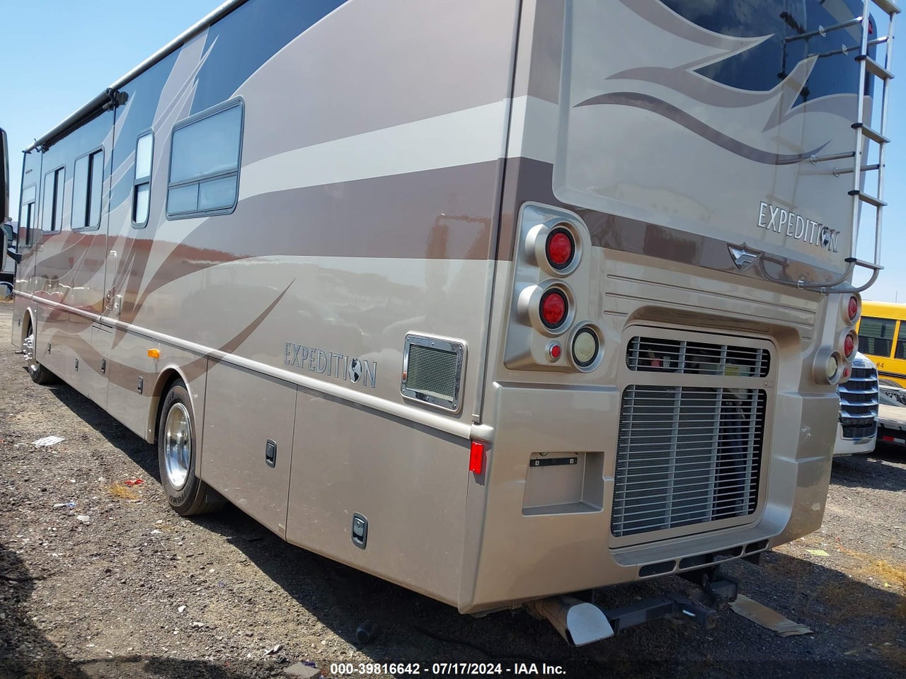 2008 FREIGHTLINER CHASSIS X LINE MOTOR HOME · 3/11