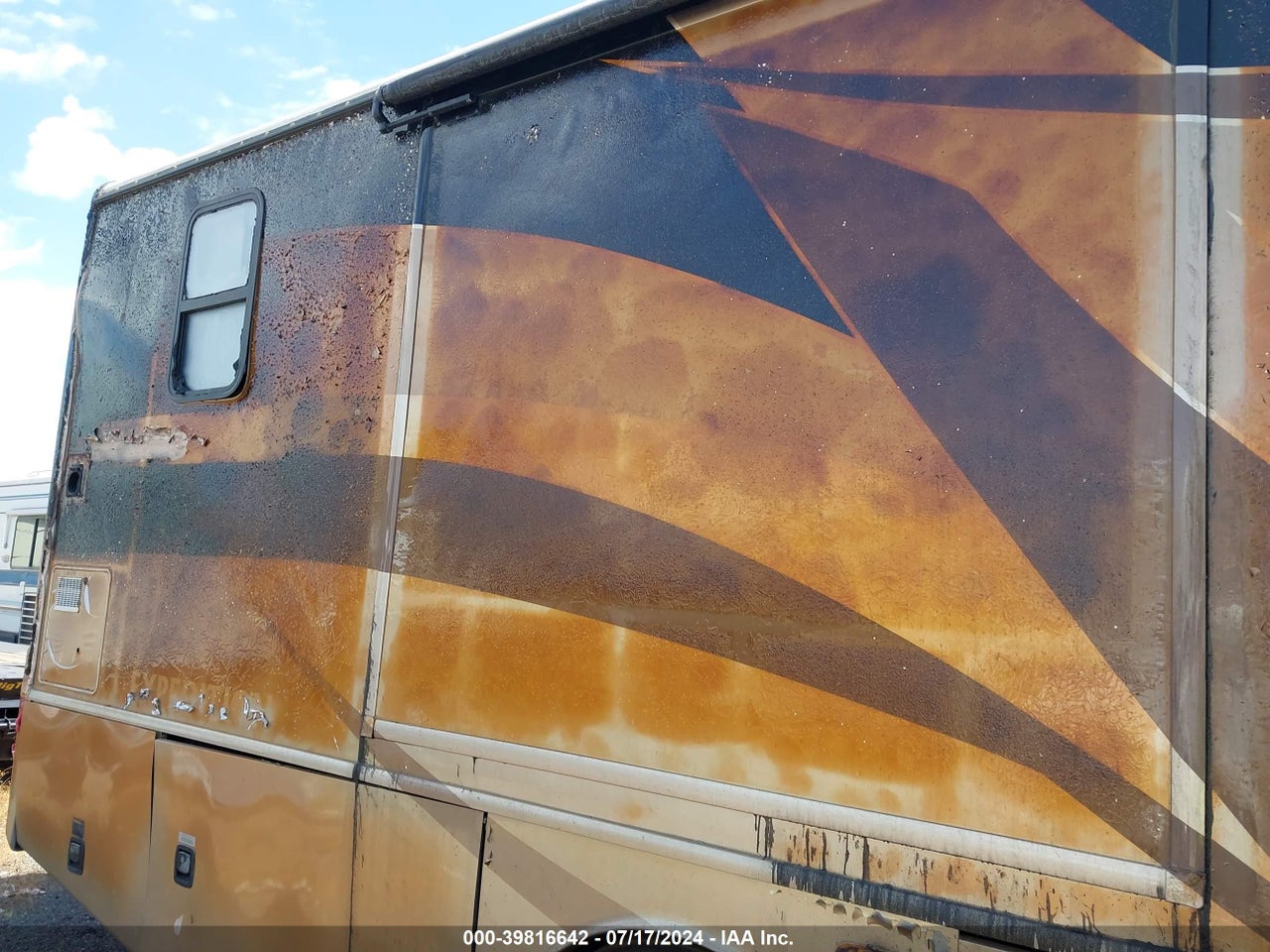 2008 FREIGHTLINER CHASSIS X LINE MOTOR HOME · 6/11