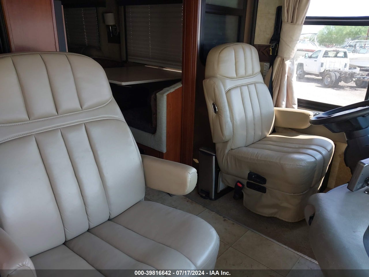 2008 FREIGHTLINER CHASSIS X LINE MOTOR HOME · 5/11