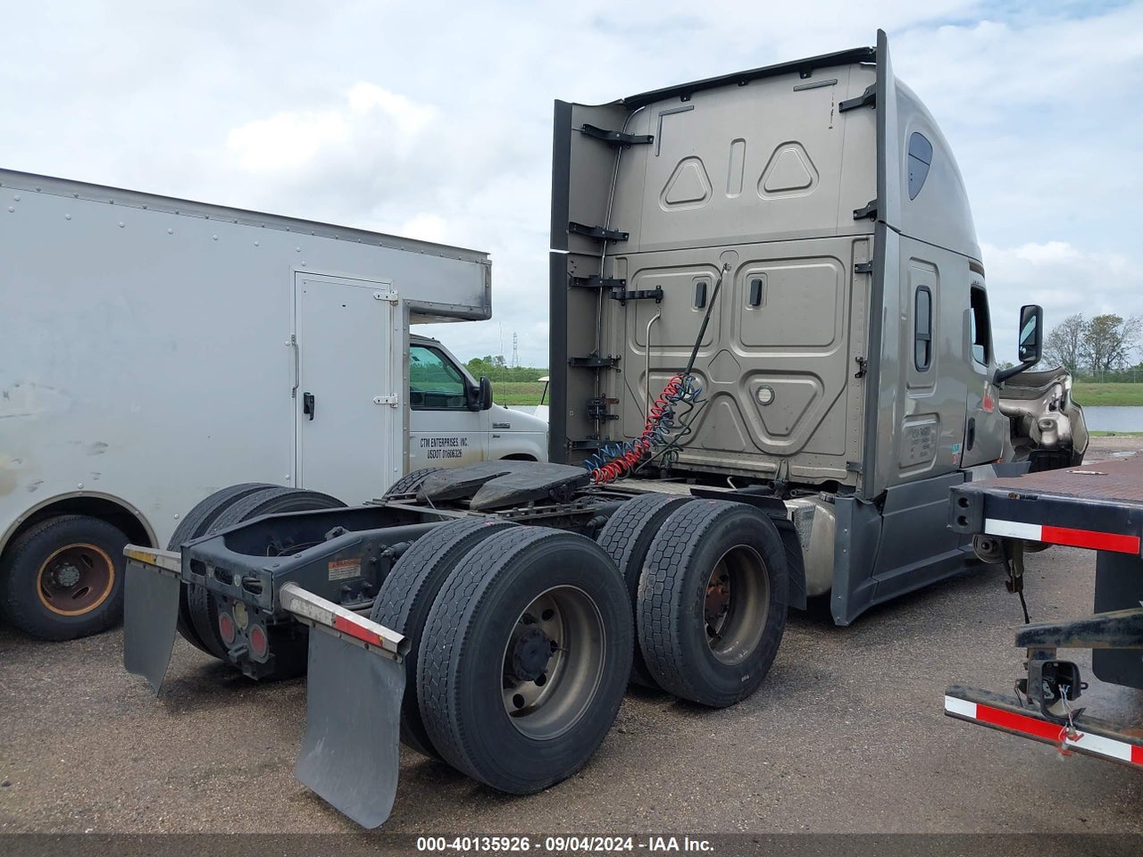 2018 FREIGHTLINER NEW CASCADIA 126 · 4/4
