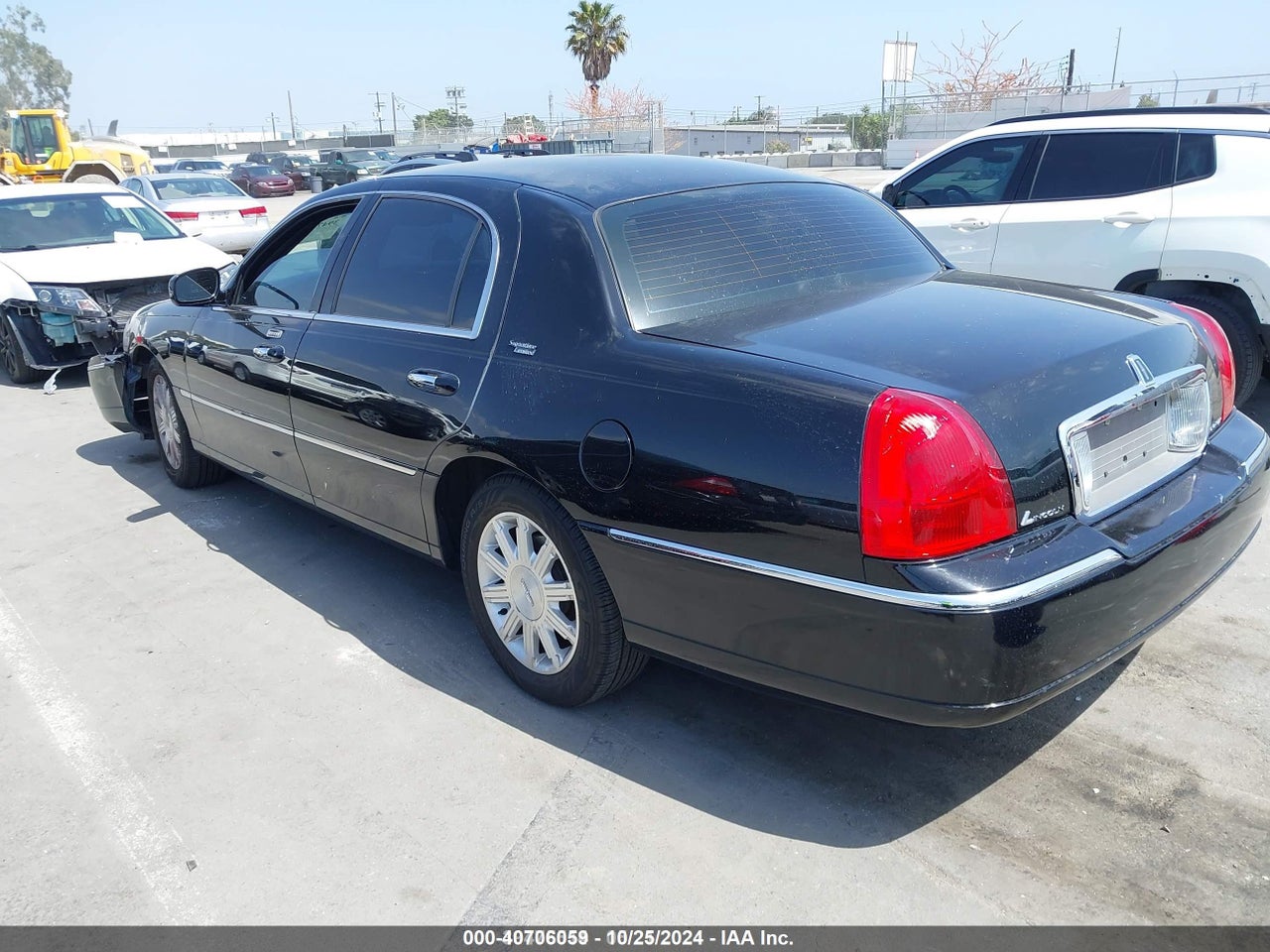 2011 LINCOLN TOWN CAR SIGNATURE LIMITED · 3/11