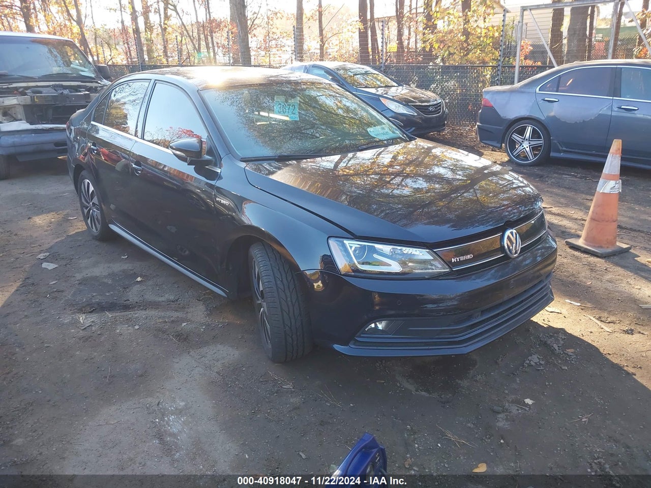 3VW637AJ1FM****** · 2015 VOLKSWAGEN JETTA HYBRID SEL PREMIUM