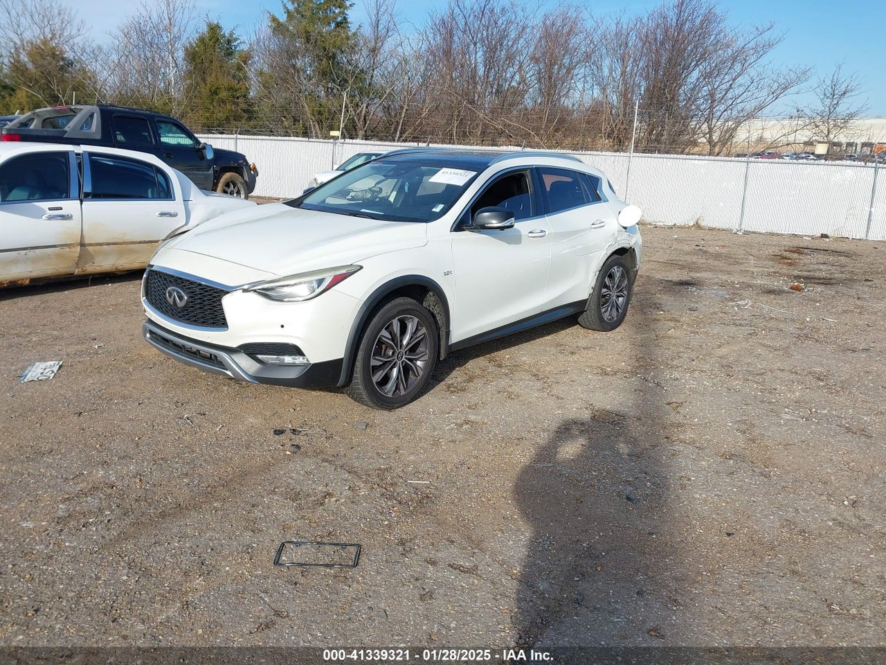 2017 INFINITI QX30 PREMIUM · 2/11