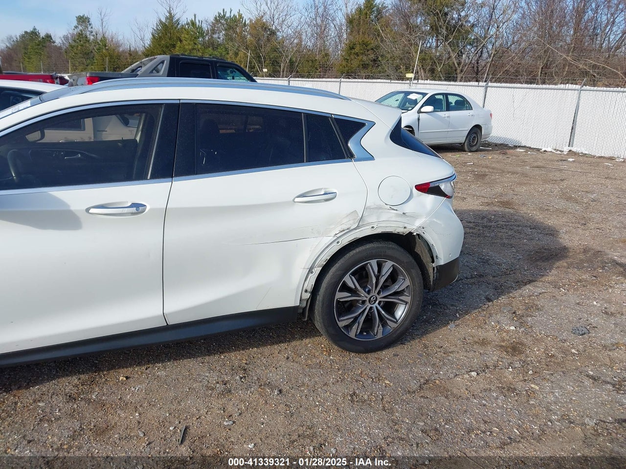 2017 INFINITI QX30 PREMIUM · 6/11