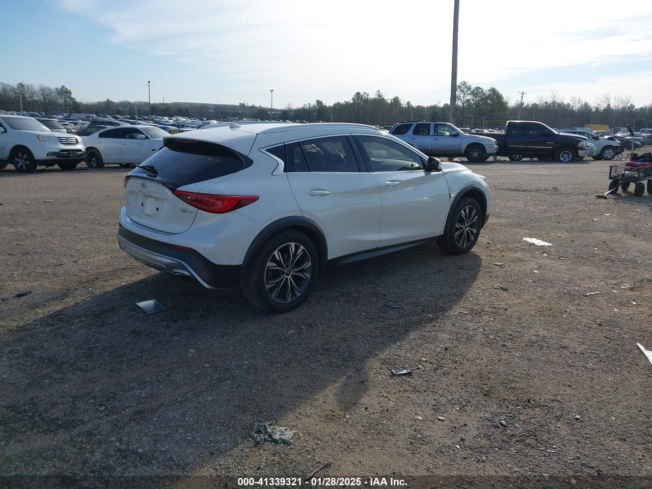 2017 INFINITI QX30 PREMIUM · 4/11