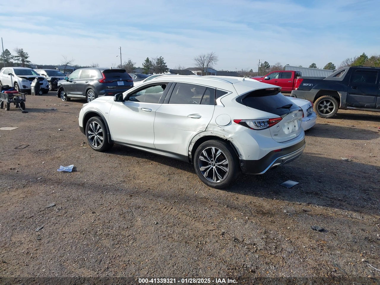 2017 INFINITI QX30 PREMIUM · 3/11