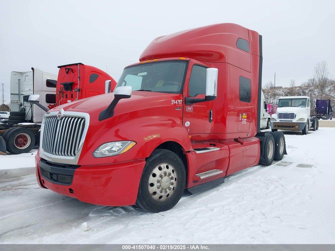 2018 INTERNATIONAL LT · 2/4