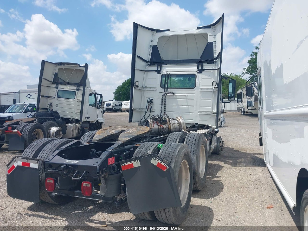 2024 VOLVO VNL · 4/4