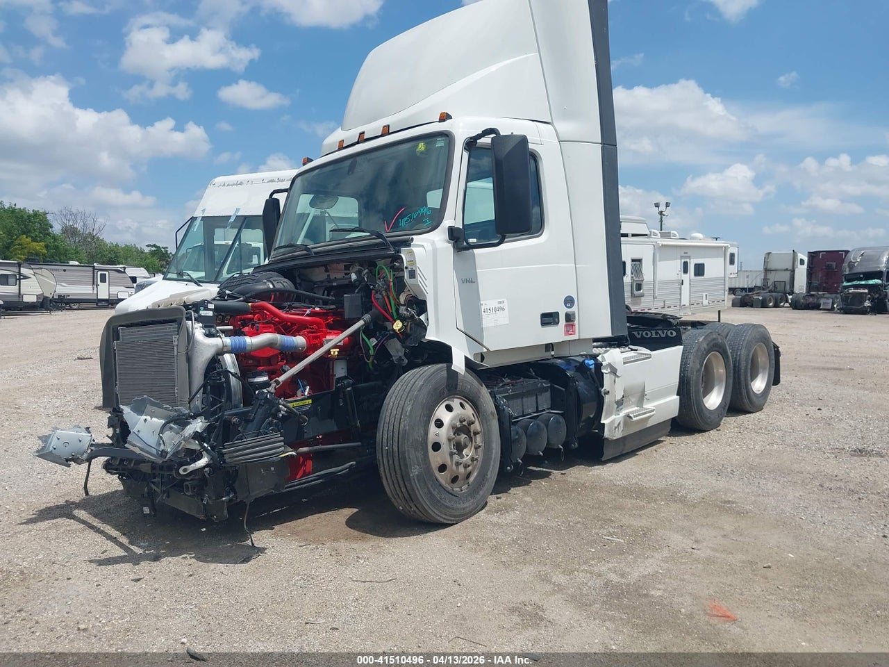 2024 VOLVO VNL · 2/4