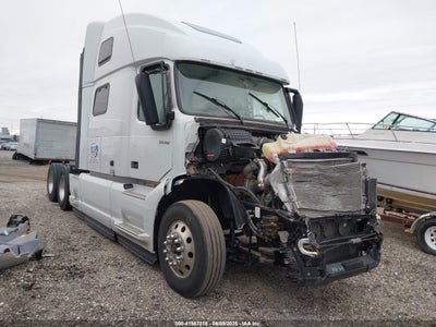 2025 VOLVO VNL  