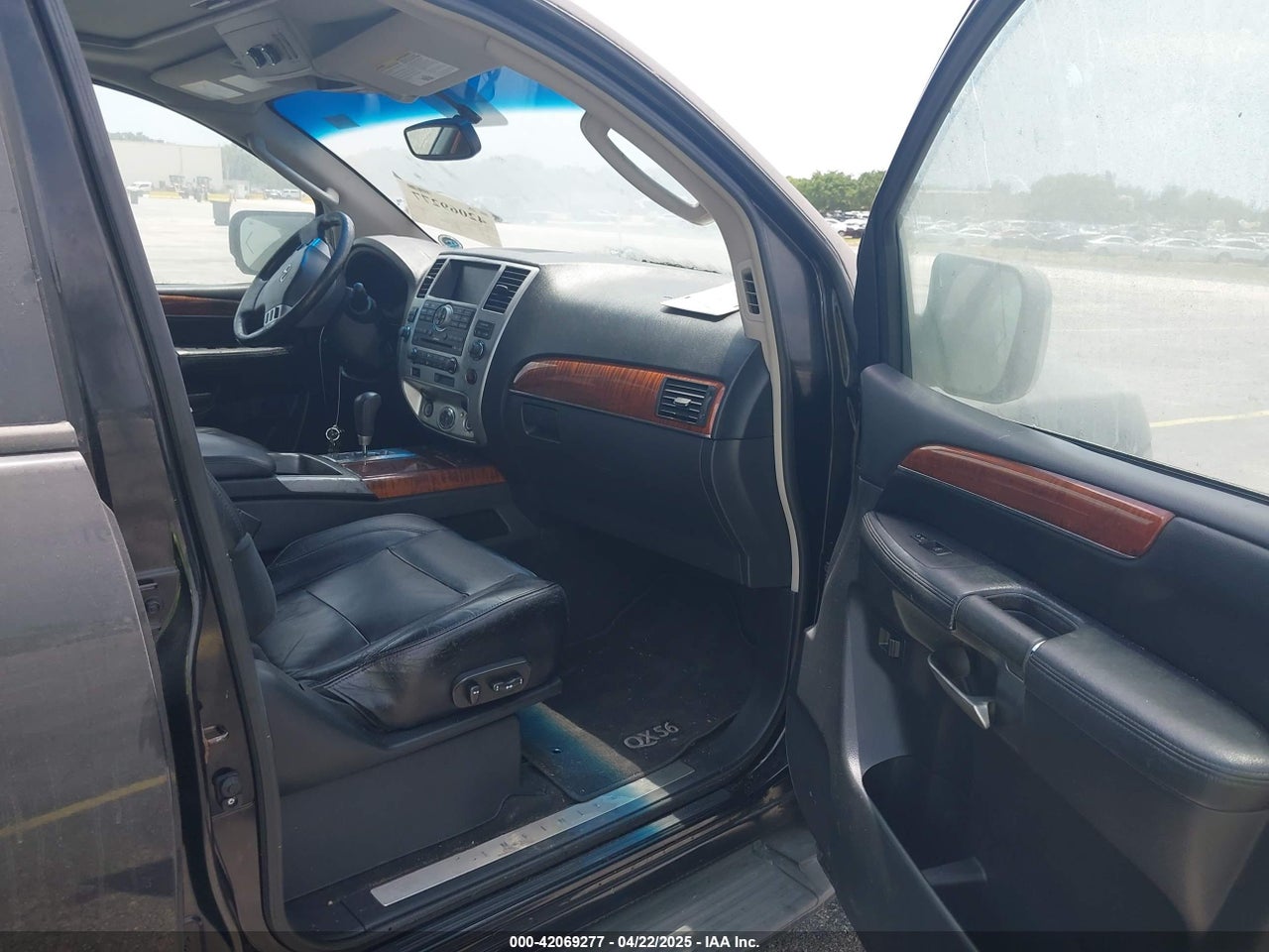 2010 INFINITI QX56   · 5/11