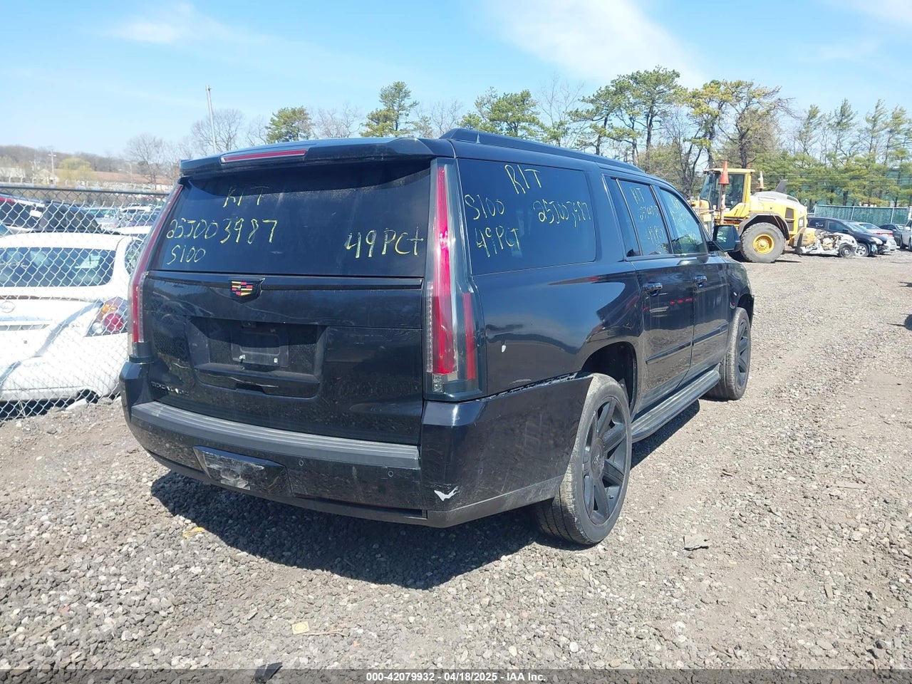 2017 CADILLAC ESCALADE ESV LUXURY · 4/10