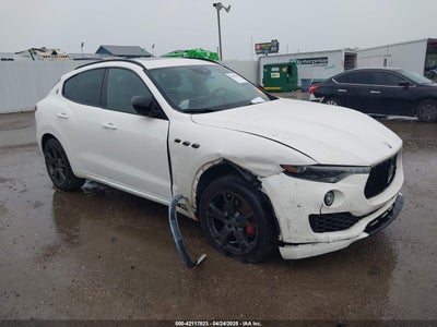 ZN661XUA8MX****** · 2021 MASERATI LEVANTE