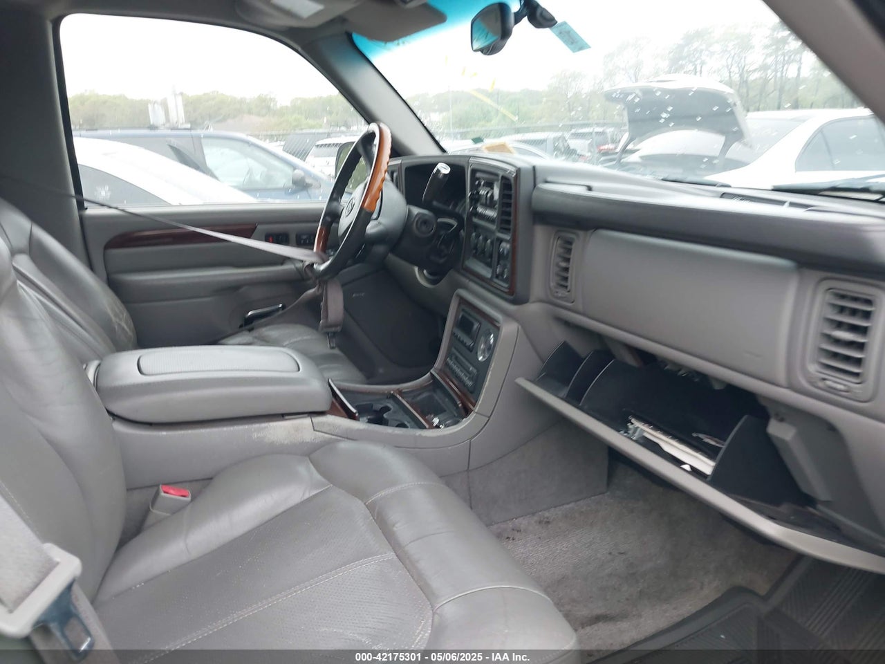 2002 CADILLAC ESCALADE STANDARD · 5/10