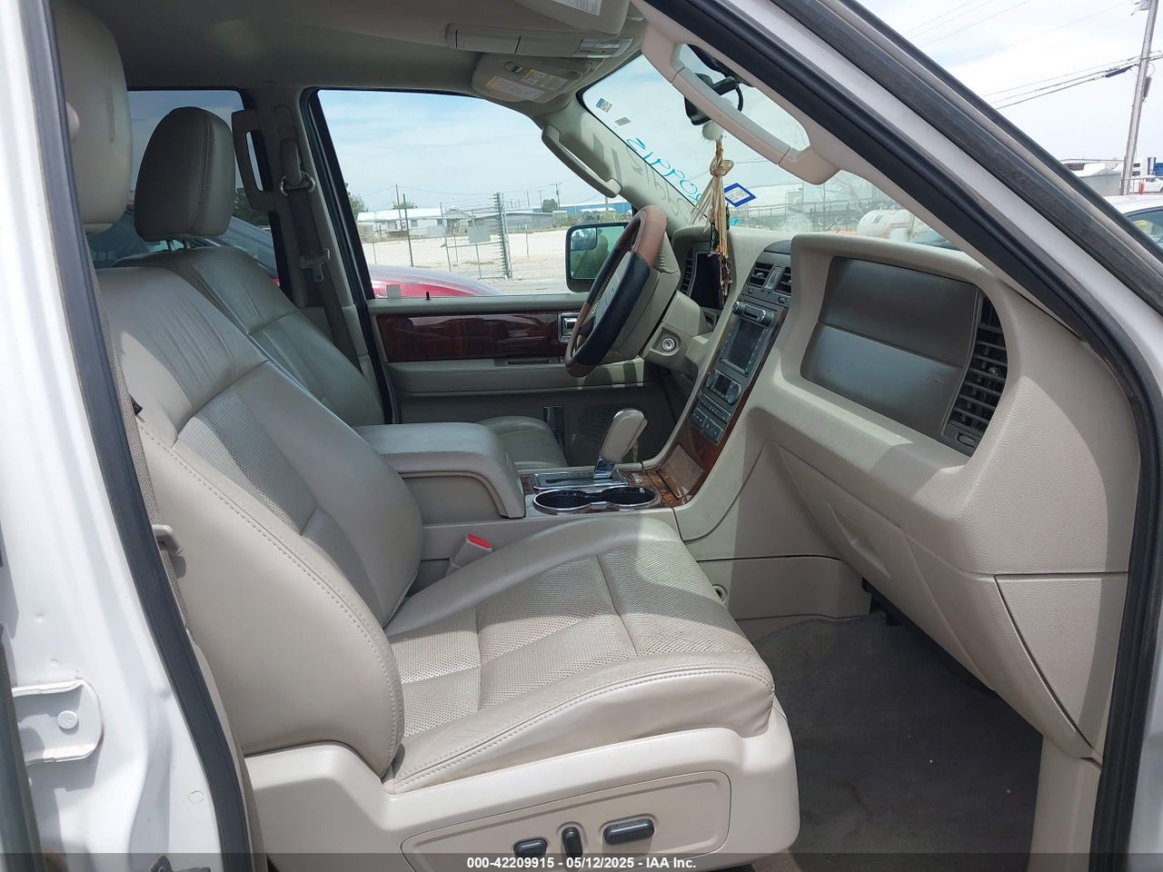 2012 LINCOLN NAVIGATOR · 5/11