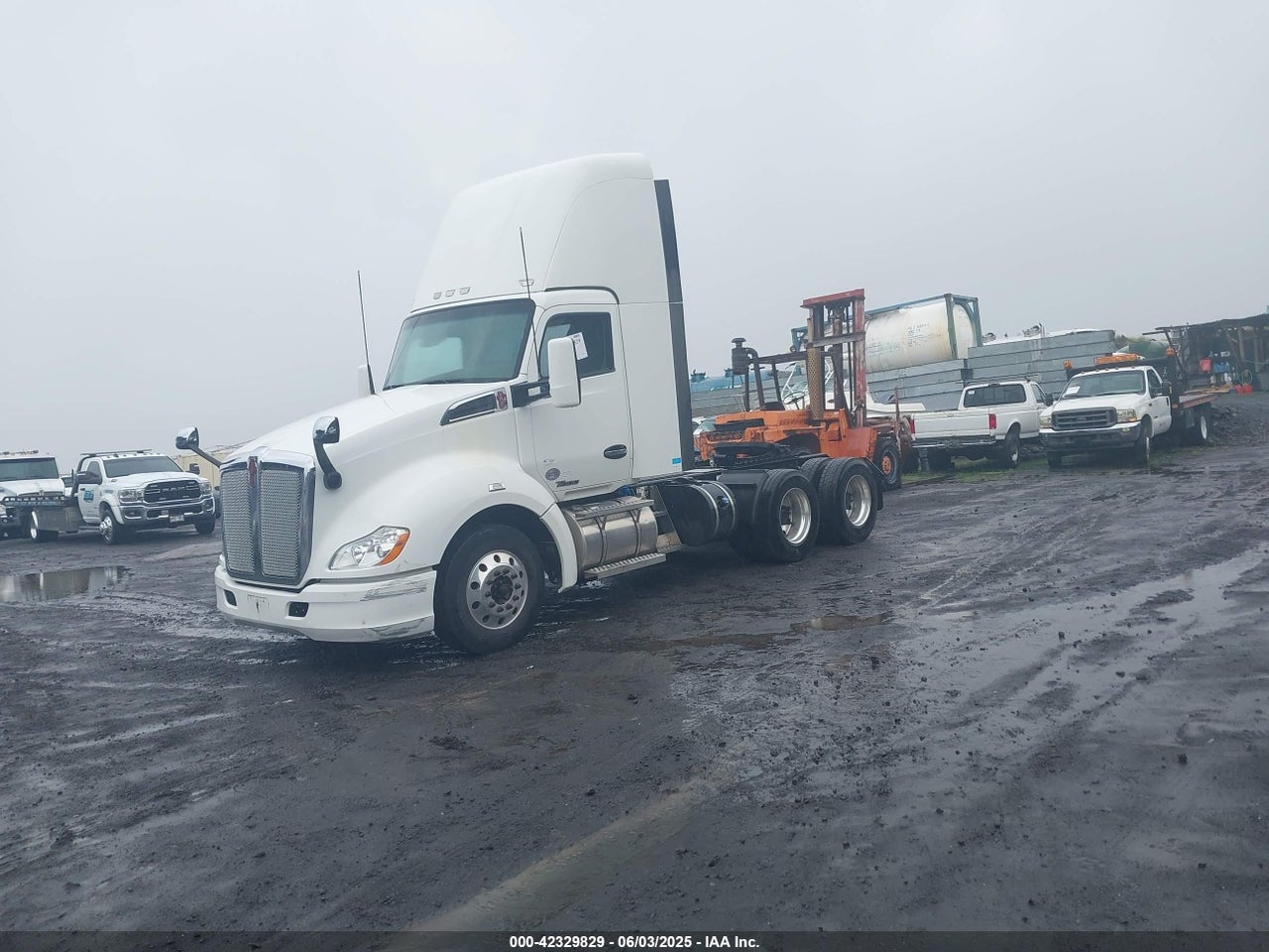 2018 KENWORTH T680 · 2/4