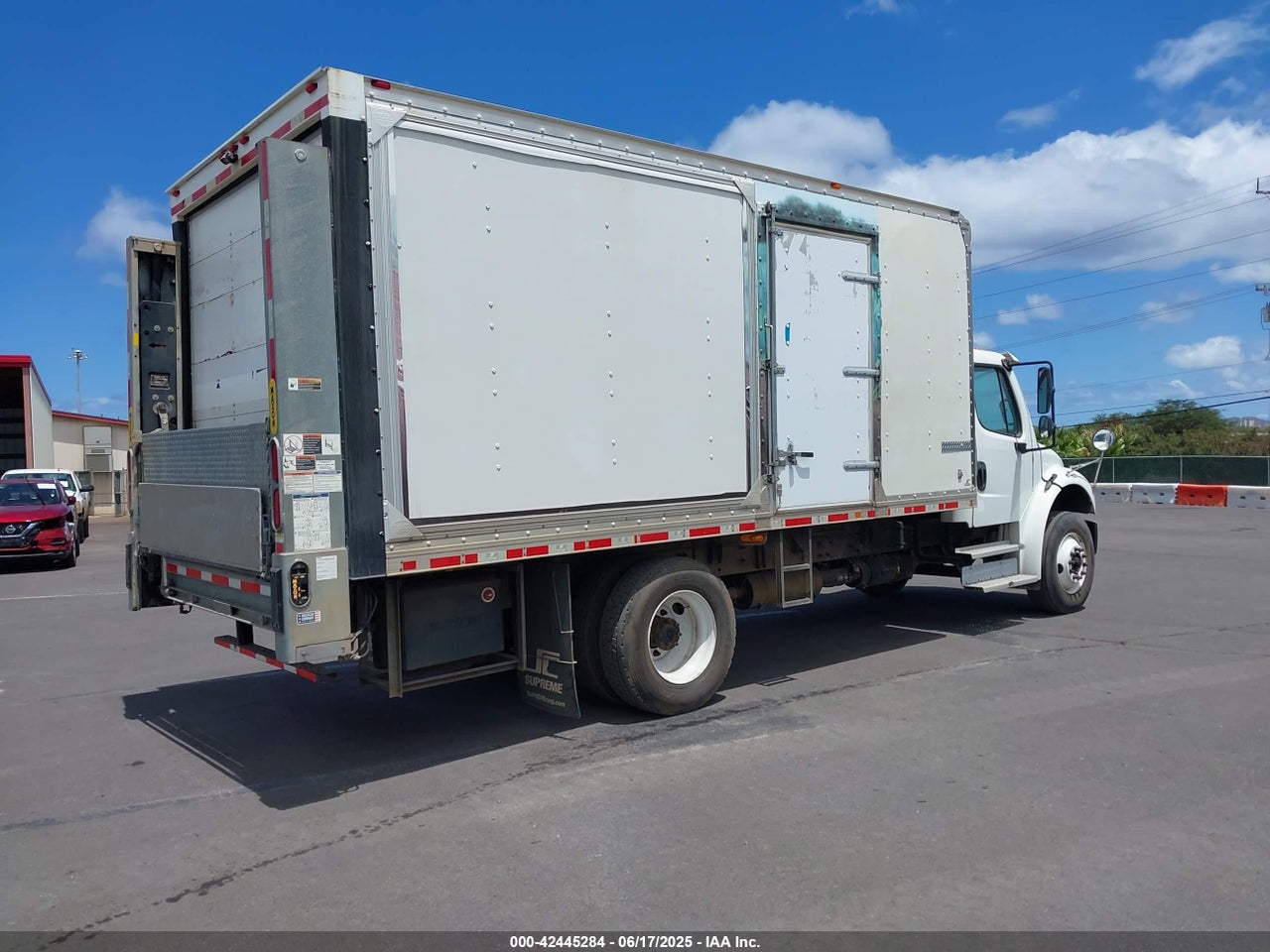 2017 FREIGHTLINER M2 106 · 4/4