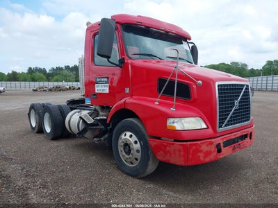 4V4MC9EG6DN****** · 2013 VOLVO VN VNM